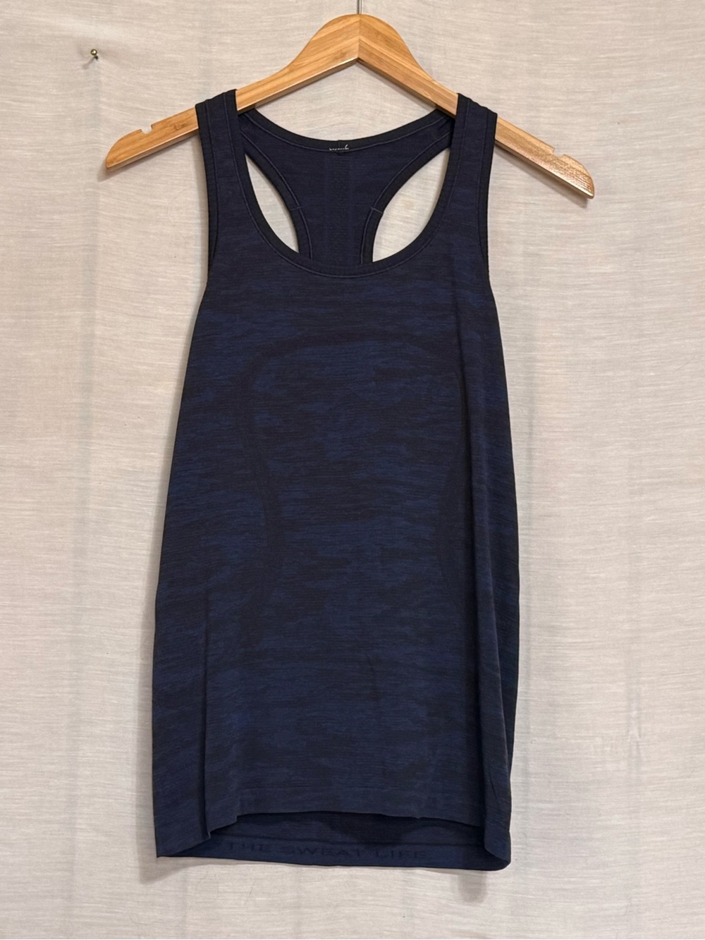 Lululemon Size 8 Navy Blue Patterned Racerback Athletic Tank
